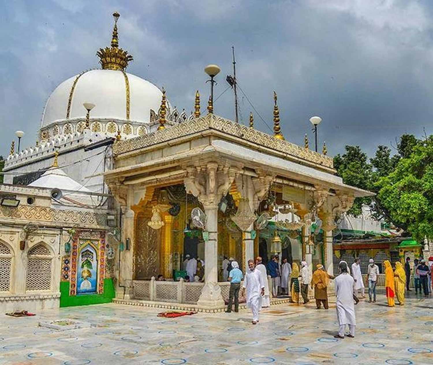 tourist car at ajmer